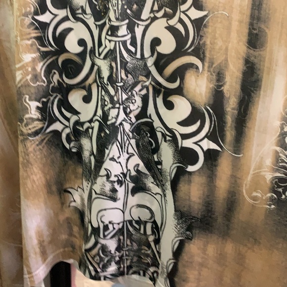 Beautiful shirt - Picture 6 of 7